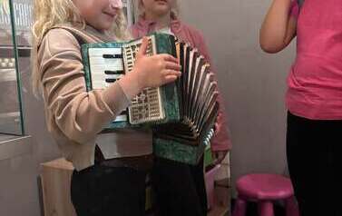 Z kaszubskimi instrumentami w Kościerzynie 6