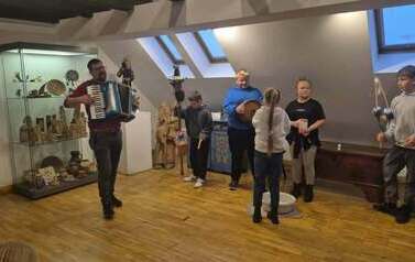 Z kaszubskimi instrumentami w Kościerzynie  11