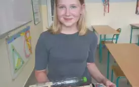 Praca uczennicy z techniki