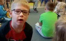 Czytanie książek młodszym