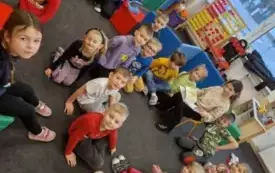 Czytanie książek młodszym