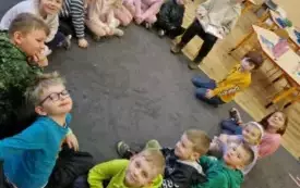 Czytanie książek młodszym