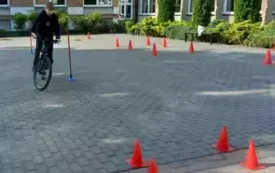 Uczeń zdający egzamin na kartę rowerową