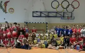 Wszystkie drużyny - gminne zawody w unihokeja