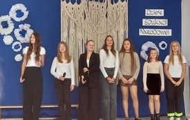 &nbsp; Uroczysty apel z okazji Dnia Edukacji Narodowej &nbsp;&nbsp;