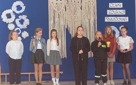 &nbsp; Uroczysty apel z okazji Dnia Edukacji Narodowej &nbsp;&nbsp;