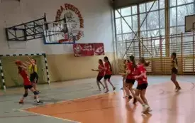 Gra w minikoszyk&oacute;wkę