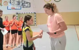 Wręczenie nagr&oacute;d w minikoszyk&oacute;wce
