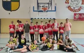 Druzyna z SP Ogorzeliny w minikoszyk&oacute;wce