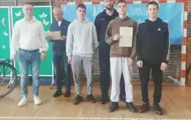 Uczniowie z kl. 8 biorący udział w turnieju BRD