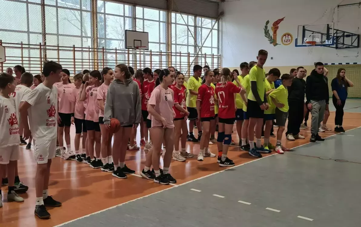 Zdjęcie do Powiatowe Igrzyska Dzieci w Mini Koszyk&oacute;wce Dziewcząt i Chłopc&oacute;w