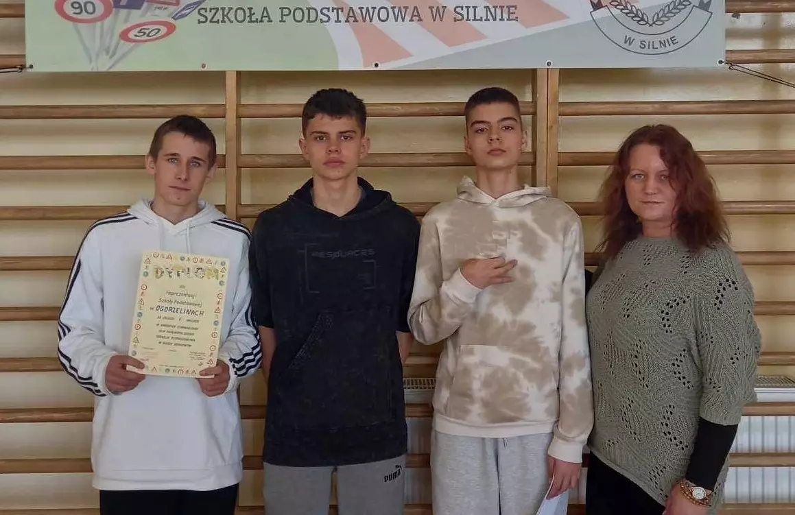 Zdjęcie do I miejsca i II miejsce w eliminacjach gminnych Turnieju Bezpieczeństwo w Ruchu Drogowym