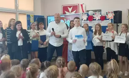 Jakub Czaplewski, uczeń kl. 7, wręczenie dyplomu finalisty 