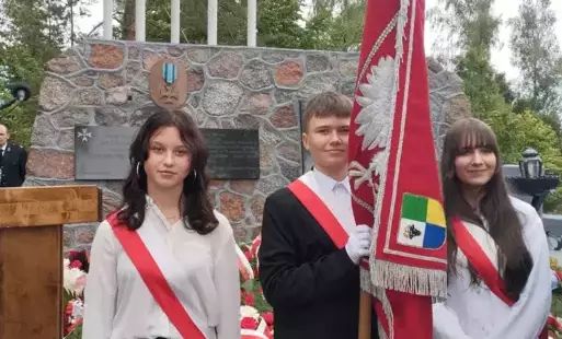 Poczet sztandarowy z SP Ogorzeliny