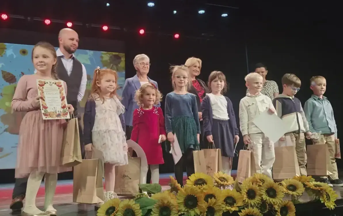 Zdjęcie do Powiatowy Konkurs Plastyczny "Barwy Jesieni"