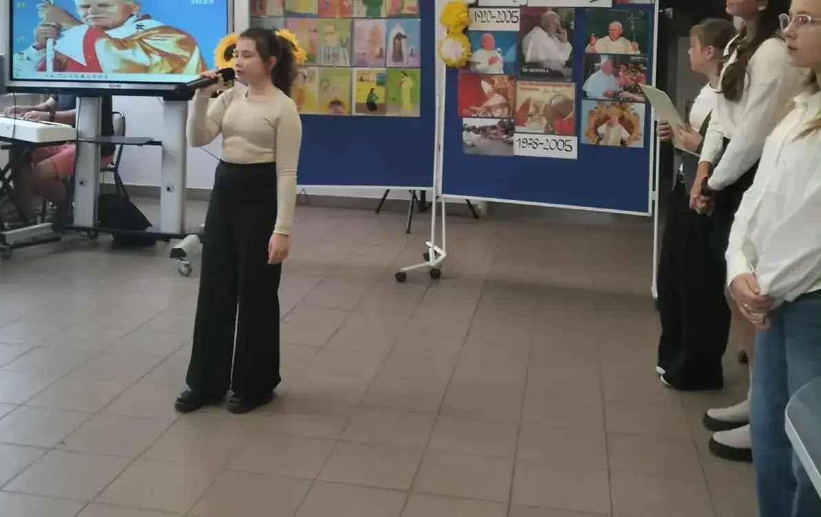 Zdjęcie do Dzień Papieski w naszej szkole &ndash; wspominamy św. Jana Pawła II
