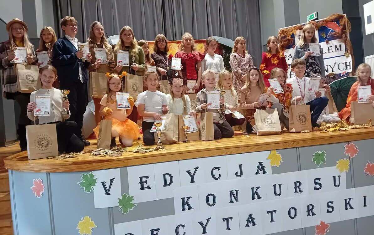 Zdjęcie do Konkurs recytatorski &bdquo;Pod parasolem jesiennych sł&oacute;w&rdquo;